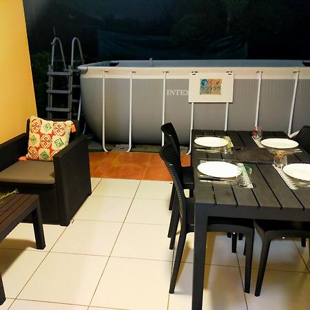 Les Naiades Apartment Goyave Bagian luar foto
